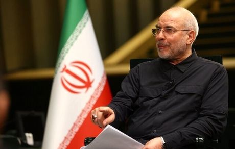 قالیباف: رهبر معظم انقلاب مثل سال ۵۹ در اتاق جنگ بودند