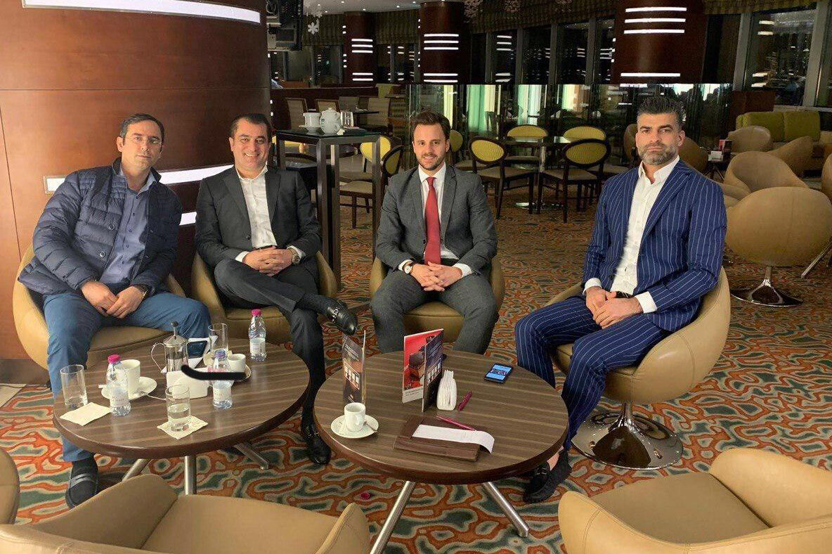 تصویری جدید از تیم مذاکره کننده استقلال در دوحه