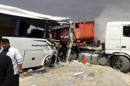 ۲۲ مصدوم در حادثه تصادف اتوبوس و کامیون در استان سمنان