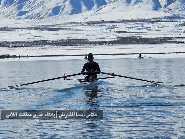 تلاش گرم پاروزنان تیم ملی روئینگ بانوان در سرمای ارومیه + تصاویر