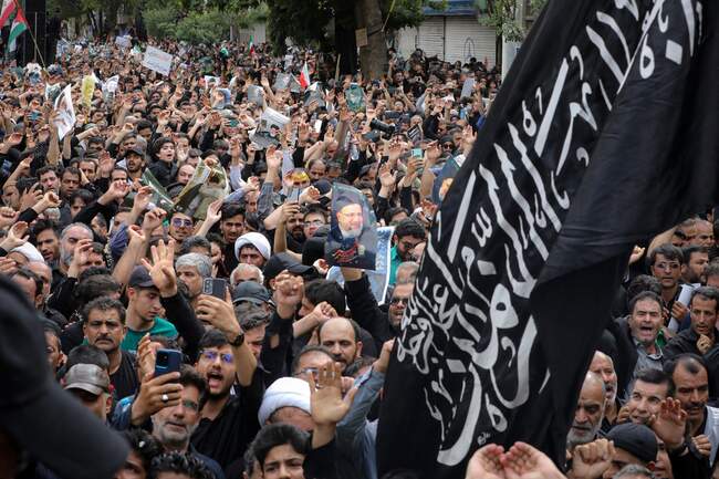 مراسم تشییع پیکر رئیس جمهو شهید در مشهد از دید دوربین