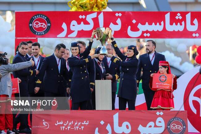 جشن قهرمانی باشکوه ولی نیمه تمام تیم فوتبال تراکتور