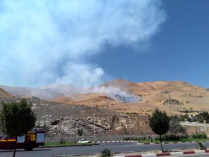 آتش سوزی گسترده در دامنه‌های کوهستانی آبیدر شهر سنندج