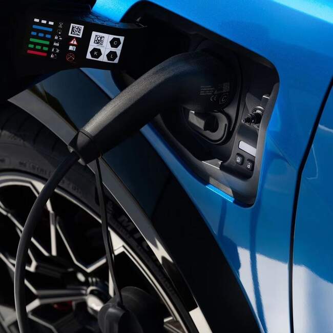 تعریف متفاوت از رانندگی خودروهای الکتریکی با هاچ بک جذاب Alpine A290