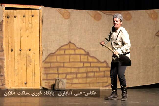 نمایش طنز ترکی «قره پاپاق لوطوسو»