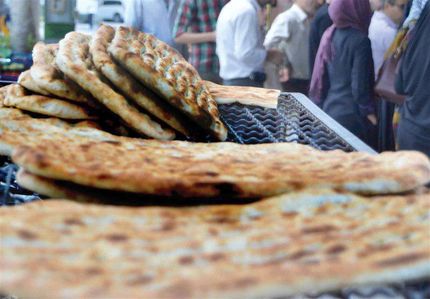 توصیه های وزارت بهداشت درباره حضور در نانوایی و خرید نان در شرایط کرونا
