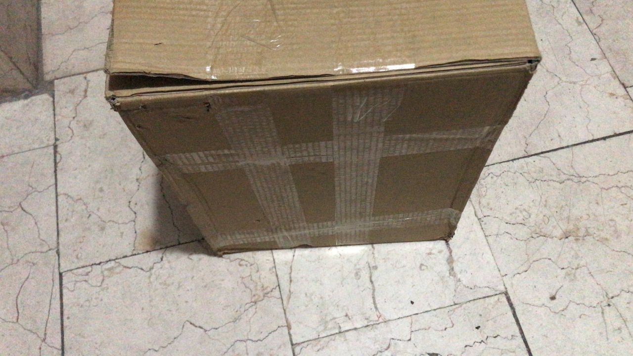 تیپاکس مسئولیت ناپذیر / تحویل کالای قاچاق بصورت شکسته و با دریافت هزی