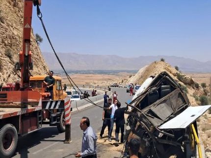 اعلام علت وقوع حادثه واژگونی خونین اتوبوس در استان فارس
