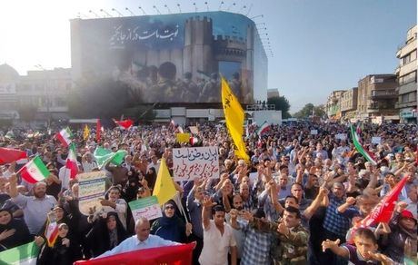 تجمع جمعی از مردم و دانشجویان دانشگاه‌های تهران در انزجار از ترامپ و اقدامات جنایتکارانه آمریکا