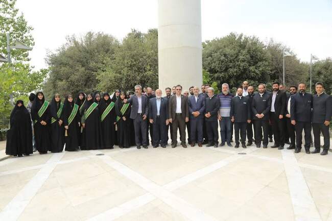 آیین “ اهتزاز بزرگ‌ترین پرچم رضوی کشور 
