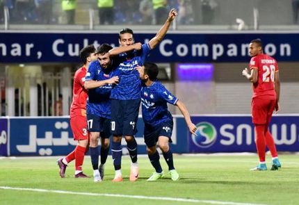 گل‌گهر مدل یونانی، فولاد را در هم کوبید