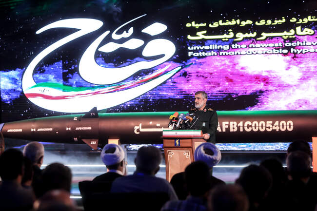 تصاویری از رونمایی موشک راهبردی هایپرسونیک فتاح