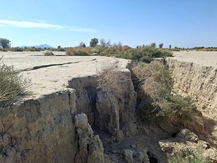 شکاف‌های فرونشست در دشت قزوین به ۲۵ سانت رسید