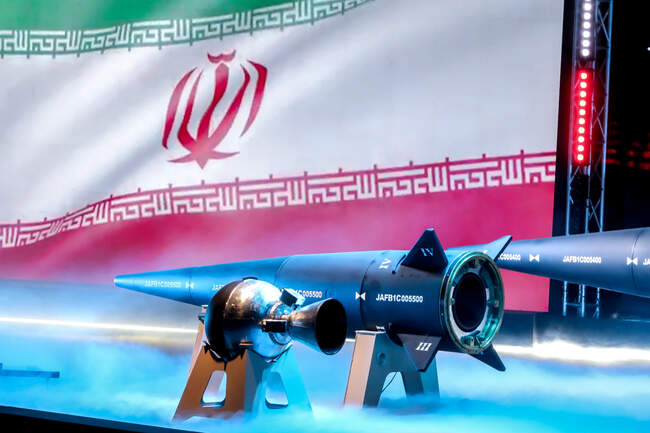 تصاویری از رونمایی موشک راهبردی هایپرسونیک فتاح
