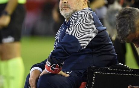 قرارداد مارادونا تمدید شد