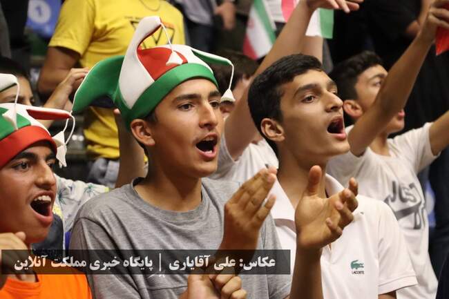 جام ۲۲: دیدار تیم‌های والیبال ایران و هنگ‌کنگ در سالن پر از تماشاگر �