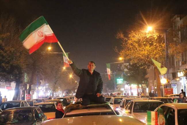 جشن و شادی ایرانیان در پی پیروزی تیم ملی در برابر ولز در جام جهانی قطر