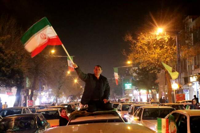 جشن و شادی ایرانیان در پی پیروزی تیم ملی در برابر ولز در جام جهانی قطر