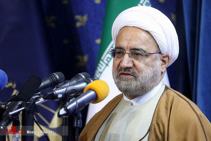 اتاق فکر دشمن برای بازدارندگی انقلاب با تمام قوا به میدان آمده است