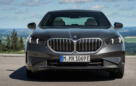 دو خودروی برقی جدید BMW رونمایی شد