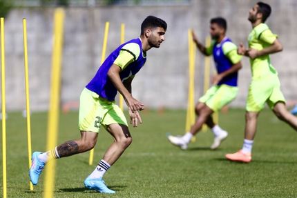 هافبک جوان استقلال ماندنی شد