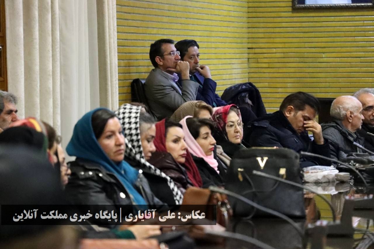 نشست انجمن ادبی قرار پیرامون زندگی‌ و آثار شاعر معاصر ارومیه‌ای