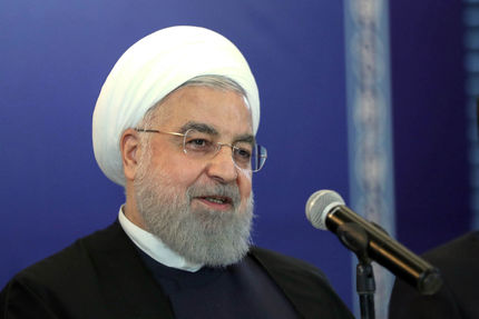 روحانی: باید تدابیری برای رهایی از سلطه دلار پیش بینی کنیم