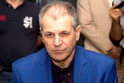 مخالفت با استعفای منزوی از هیئت مدیره استقلال
