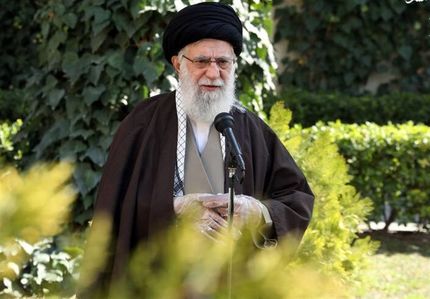 نظر رهبر انقلاب دربارۀ فاصله‌گذاری اجتماعی در نماز جماعت
