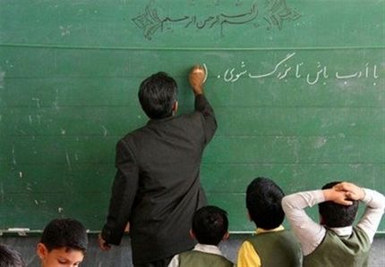 ساختار فرسوده آموزش و پرورش نیازمند تغییر/معیشت معلمان در قالب قانون خدمات پیگیری شود