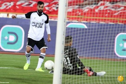 مدافع هوادار به استقلال پیوست