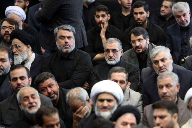 اقامه نماز بر پیکر رئیس جمهور شهید و همراهان ایشان از دید دوربین