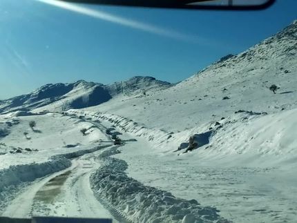 برف، راه دسترسی صد روستای بروجرد را بست