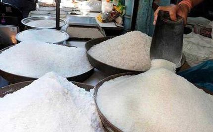 عرضه گسترده شکر با قیمتی پایین‌تر از نرخ مصوب در بازار