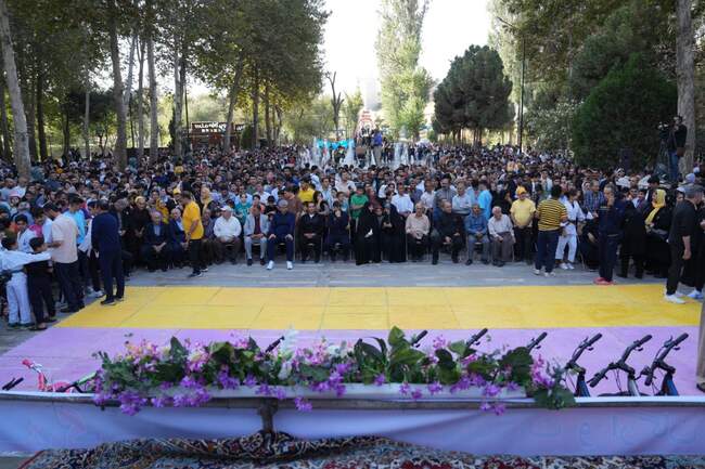 همایش بزرگ پیاده روی خانوادگی شهرستان مهاباد برگزار شد