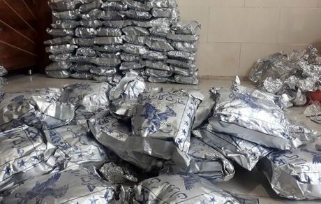 کشف ۱۰۰ کیلو شیشه توسط مرزبانی تایباد
