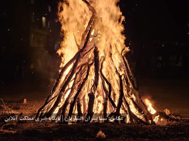 آیین‌های آتش‌بازی چهارشنبه سوری ۱۴۰۳ در ارومیه برگزار شد / تصاویر