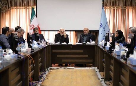 عارف: باید مردم به عنوان سرمایه اصلی نظام را حفظ کنیم