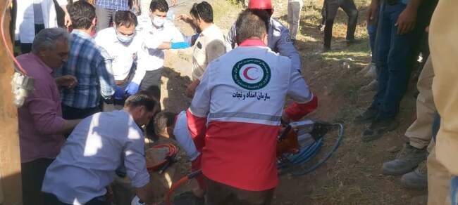تصاویر حادثه واژگونی اتوبوس خبرنگاران