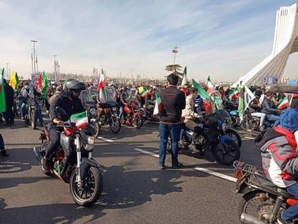 مراسم سالگرد پیروزی انقلاب اسلامی در ۱۵۰۰  شهر کشور آغاز شد