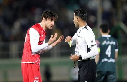 داور بازی پرسپولیس با ذوب آهن بدلیل اشتباه فاحش محروم شد