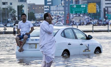 بارش سیل‌آسا، خیابان‌های عربستان را به دریا تبدیل کرد