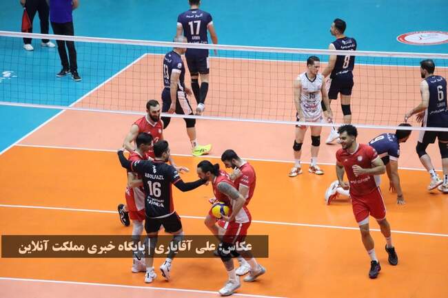 هیجان سکوهای دورنالاریوواسی در لیگ برتر والیبال: ارومیه همچنان در صد