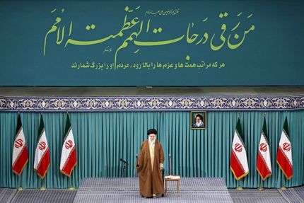 فردا، جمعی از مردم استان‌های کرمان و خوزستان با رهبر معظم انقلاب دیدار خواهندکرد