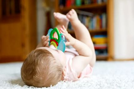 بررسی روند تکامل حواس پنجگانه در نوزادان و راهکارهای تقویت آن