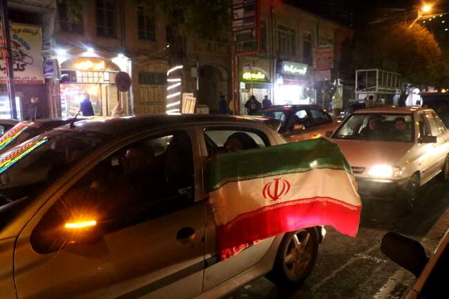 جشن و شادی ایرانیان در پی پیروزی تیم ملی در برابر ولز در جام جهانی قطر