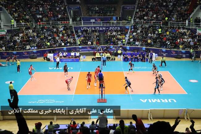 هیجان سکوهای دورنالاریوواسی در لیگ برتر والیبال: ارومیه همچنان در صد