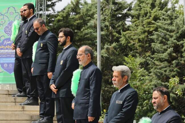 آیین “ اهتزاز بزرگ‌ترین پرچم رضوی کشور 